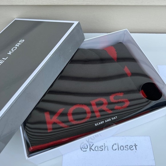 Michael Kors Mens Hat ,Scarf Gift Set Black Red - Picture 2 of 6